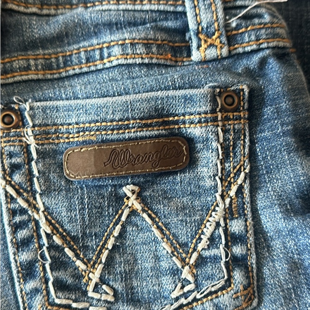 Girl size 6 regular wrangler jeans!